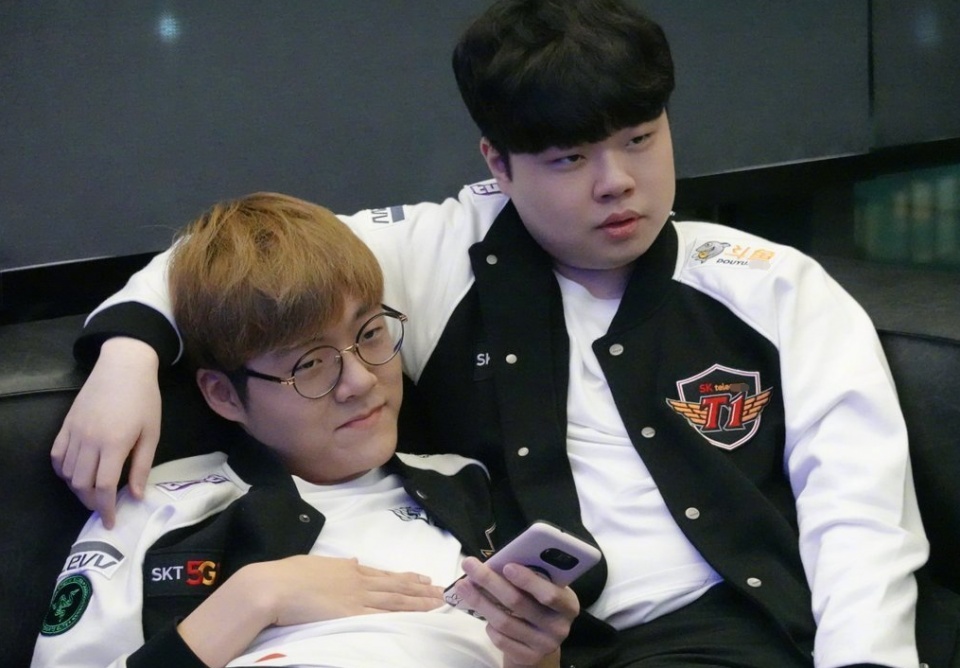 开云体育入口-TL碾压RNG，Clid极限生还后反打峡谷大战四强赛，技惊四座