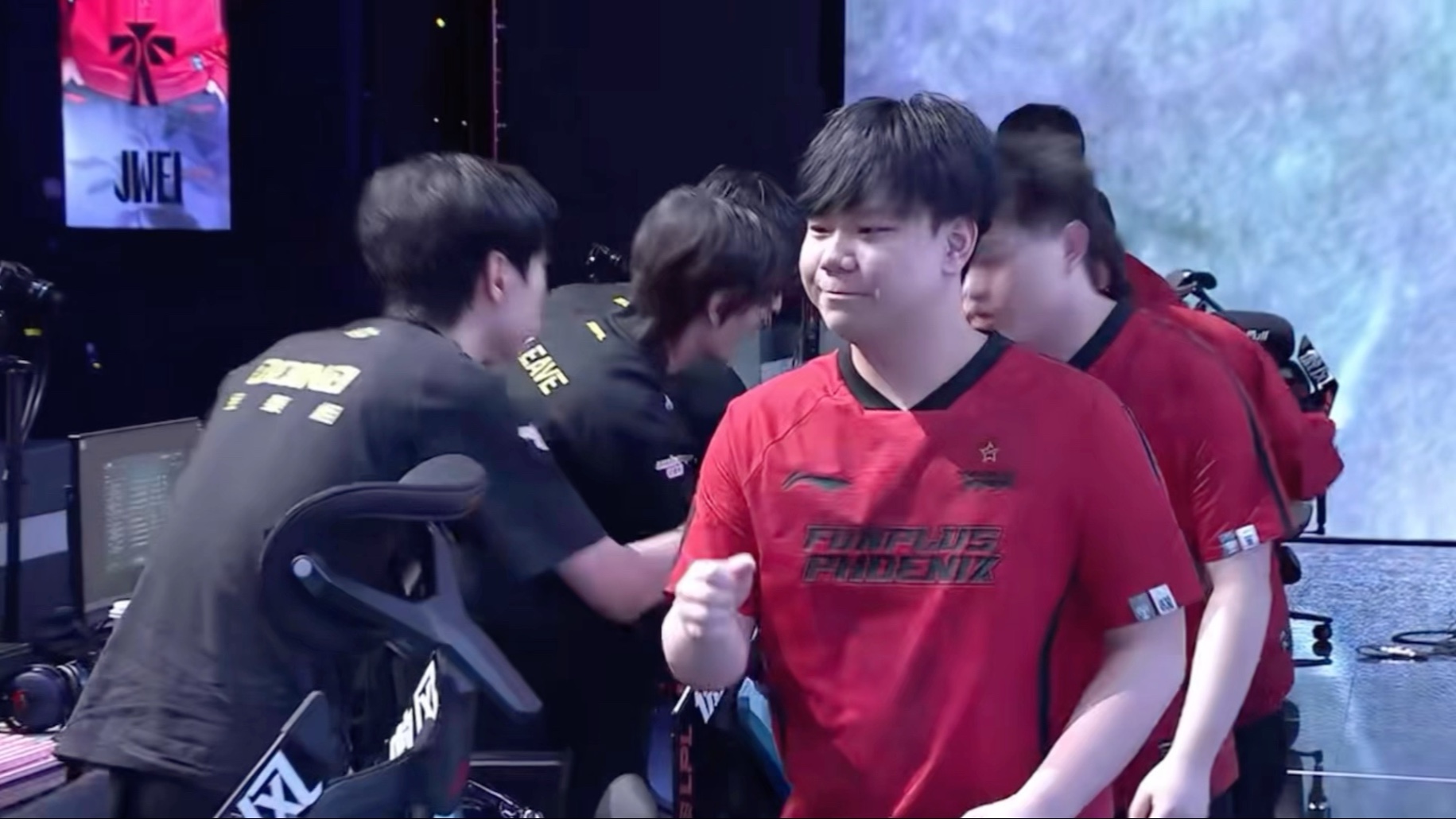 开云体育官方网站-KT血洗FPX，Doinb打出惊人五杀宿敌对决四强赛，点燃全场激情