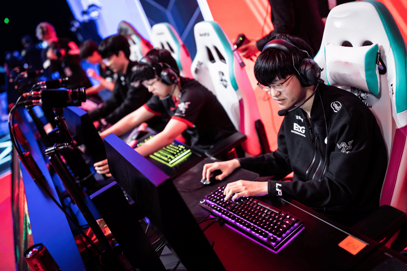 FLY力克EDG，Viper单局斩获MVP顶尖较量小组赛，强势挺进下一轮的简单介绍