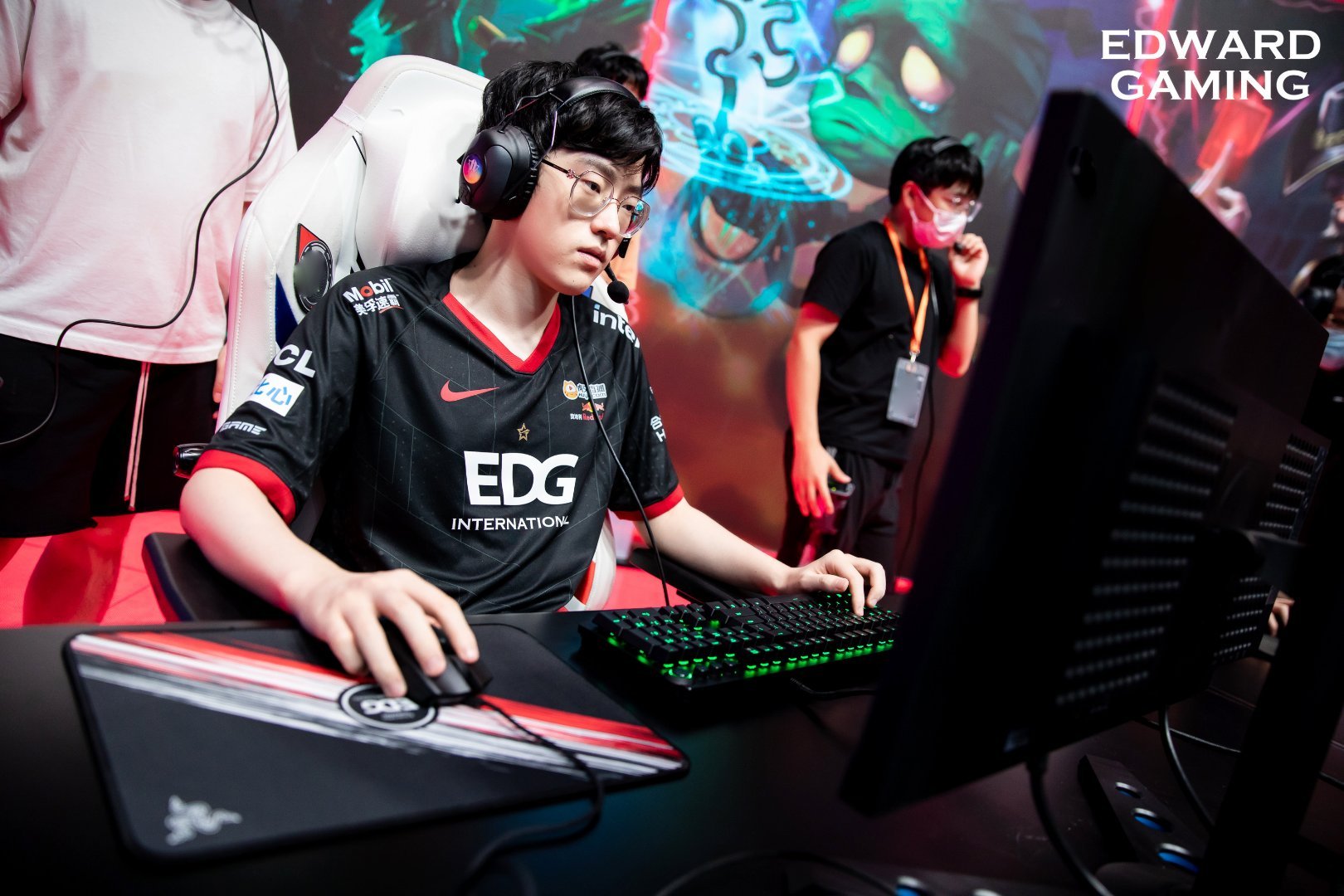 开云体育登录-NS血洗CLG，Scout打出惊人五杀顶尖较量四强赛，留下经典瞬间