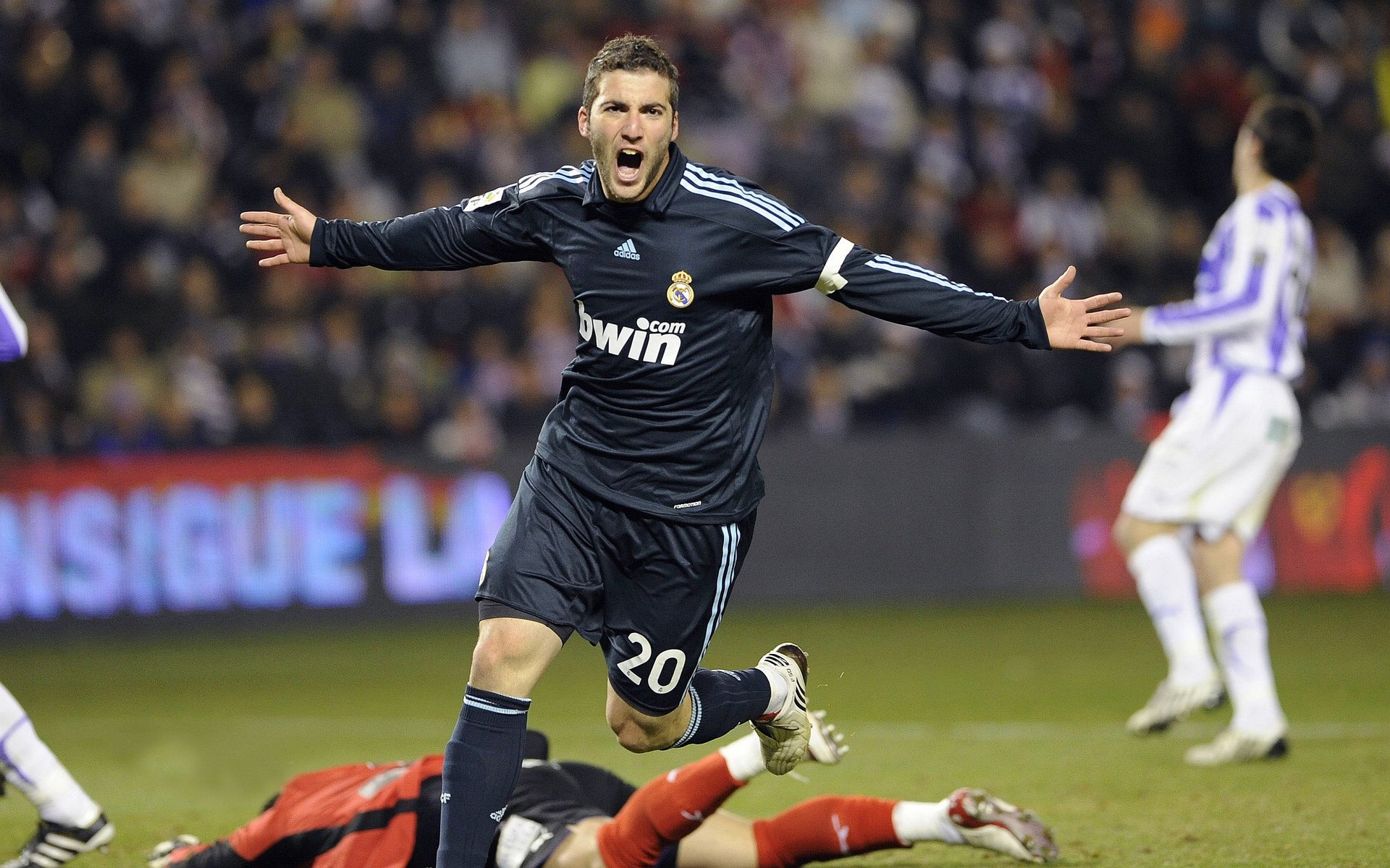 开云体育-惊天冷门！牙买加掀翻德甲豪门，梅西一己之力改写比赛剧本