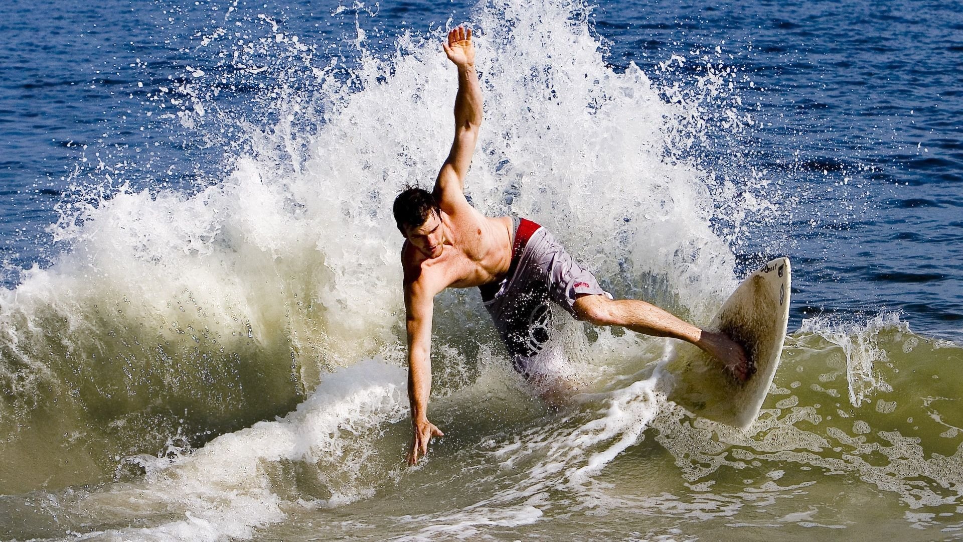 沉默杀手的低语，当霍勒迪的冷血一投击穿骑士心脏